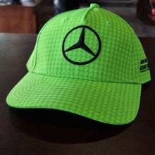 Cargar imagen en el visor de la galería, Gorra Mercedes AMG Petronas Fórmula 1
